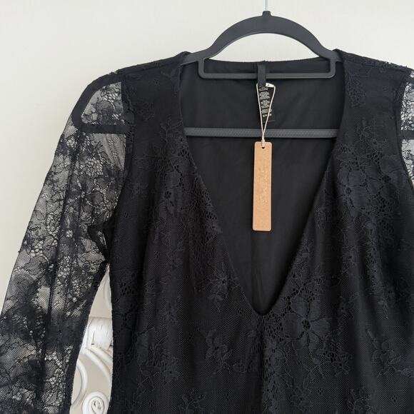 Skims Dress Small Black Lace Ultra Fine Lace Plunge V Neckline Long Sleeve Gown - Picture 3 of 12
